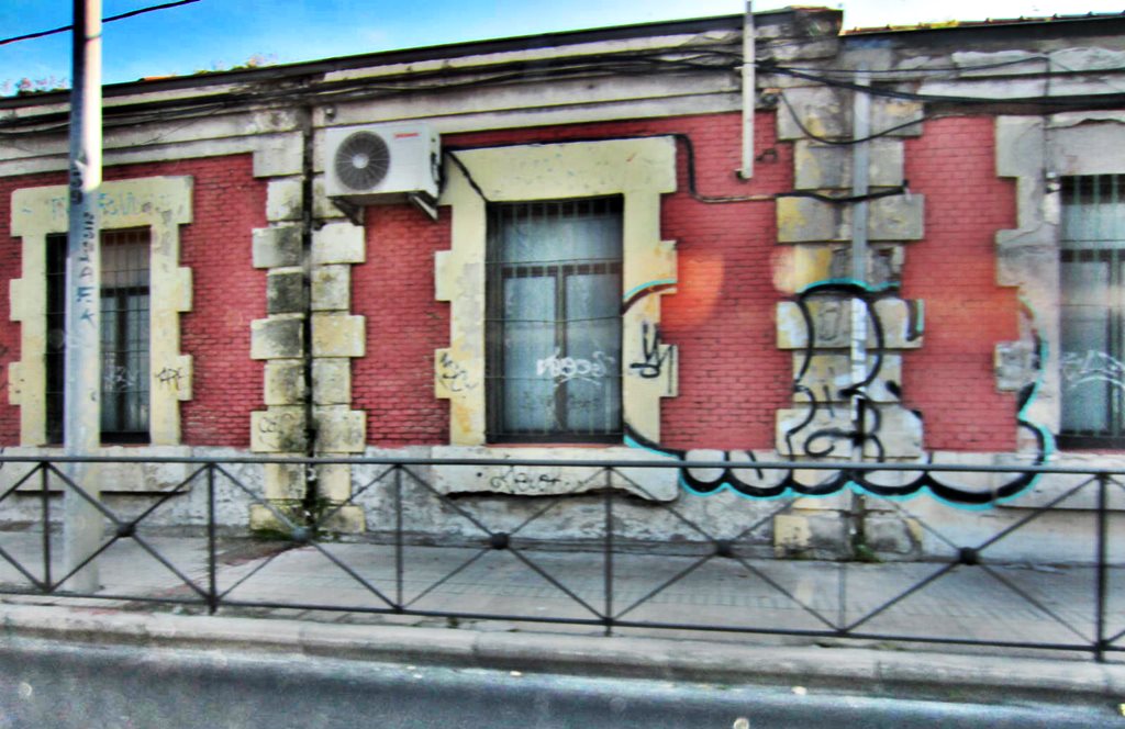 foto de @redesycalles de graffiti a lo largo de la M-30 en Madrid